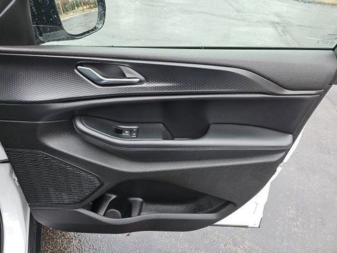 Used 2024 Jeep Grand Cherokee Altitude image 15