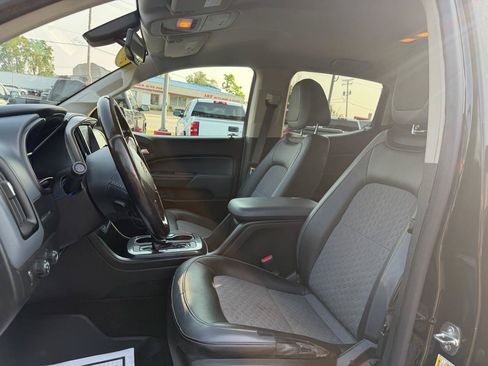 Used 2016 Chevrolet Colorado Z71 AWD/4WD image 2