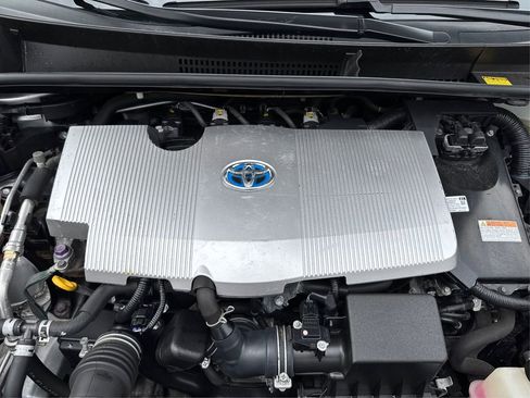 Used 2017 Toyota Prius Two image 15