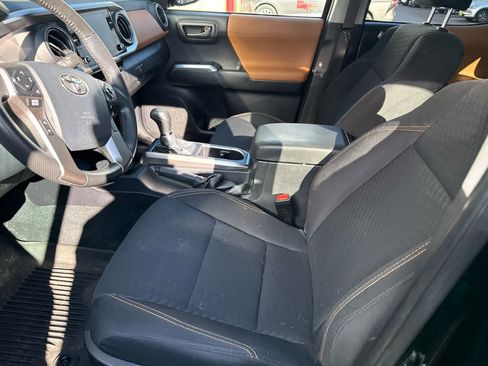 Used 2020 Toyota Tacoma SR5 image 8