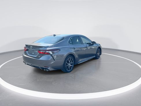 Used 2023 Toyota Camry SE FWD image 9