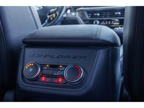 Used 2025 Ford Explorer Platinum w/ LUX Leather Package AWD/4WD image 14