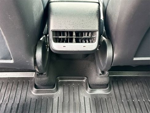 Used 2021 Tesla Model Y 2WD image 26