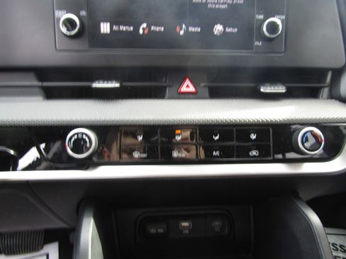 Used 2024 Kia Sportage LX image 23