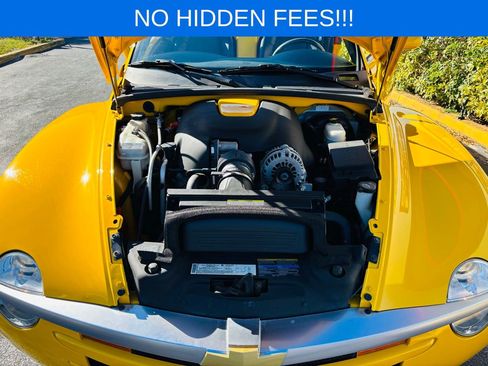 Used 2005 Chevrolet SSR w/ Preferred Equipment Group RWD image 32