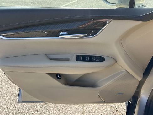 Used 2017 Cadillac XT5 FWD image 23