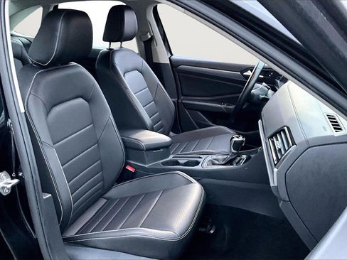 Used 2024 Volkswagen Jetta SE image 21