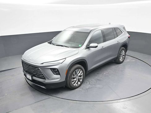 Used 2025 Buick Enclave Preferred w/ Power Package image 35