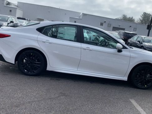 New 2026 Toyota Camry SE image 9