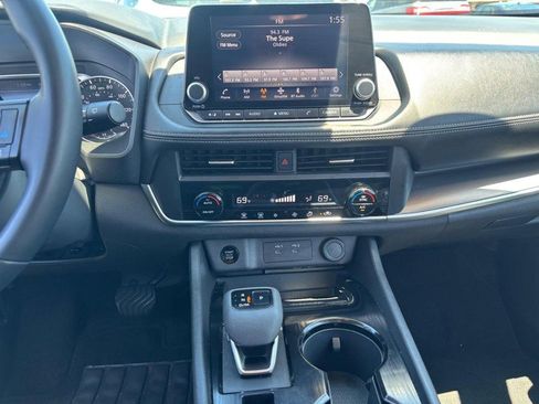 Used 2025 Nissan Rogue SV AWD/4WD image 15