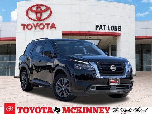 Used 2024 Nissan Pathfinder SV FWD image 1