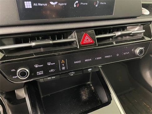 Certified 2025 Kia Niro LX image 8