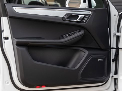 Certified 2026 Porsche Macan AWD/4WD image 20