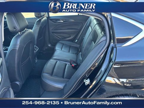 Used 2019 Buick Regal Essence w/ Driver Confidence Package I image 14