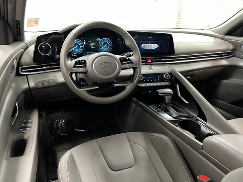 Used 2024 Hyundai Elantra SEL w/ Convenience Package FWD image 14