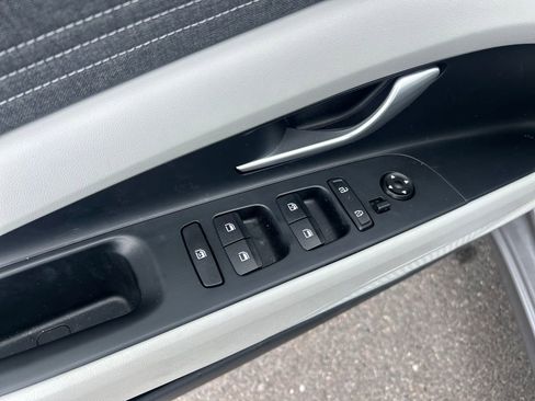 Used 2025 Hyundai Elantra Limited FWD image 12