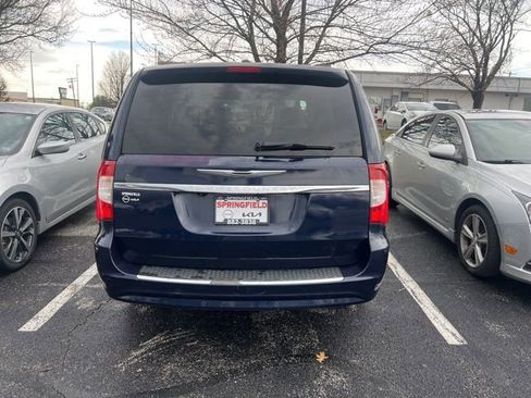 Used 2012 Chrysler Town & Country Touring-L w/ Entertainment Group #2 image 5