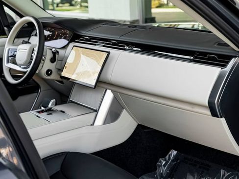 Certified 2024 Land Rover Range Rover Autobiography AWD/4WD image 32