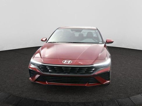 Used 2025 Hyundai Elantra SEL image 2