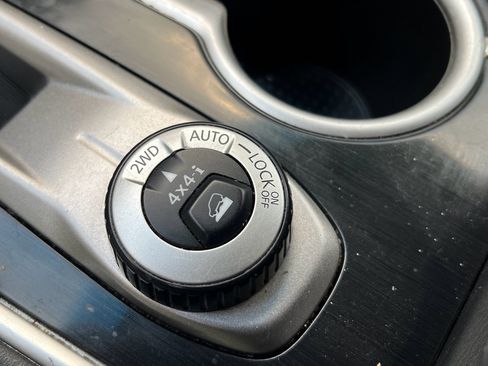 Used 2018 Nissan Pathfinder S image 28