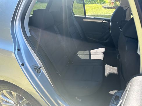 Used 2012 Volkswagen Golf TDI image 12