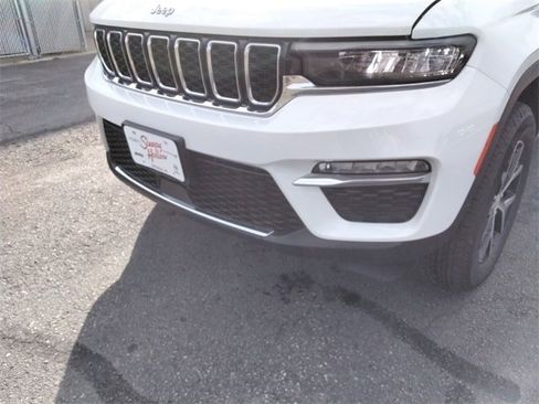 New 2025 Jeep Grand Cherokee Limited w/ Trailer Tow Package image 14