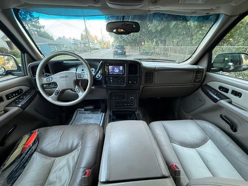 Used 2004 GMC Yukon Denali image 15