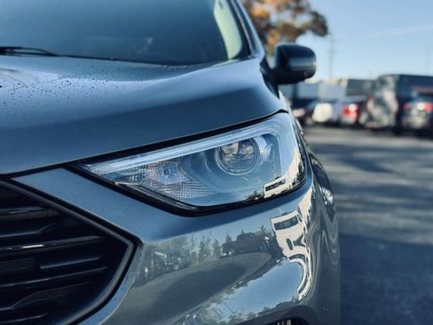 Used 2023 Ford Edge SEL w/ Sport Appearance Package image 9