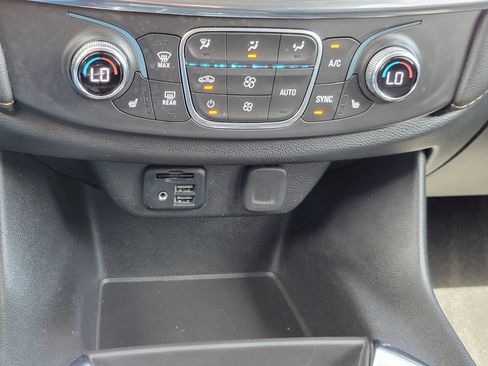 Used 2020 Chevrolet Traverse RS AWD/4WD image 23