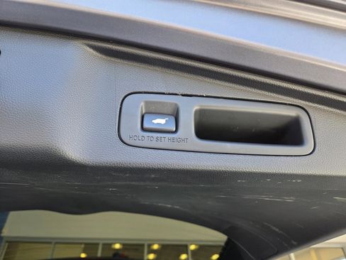 Used 2018 Honda CR-V Touring image 11