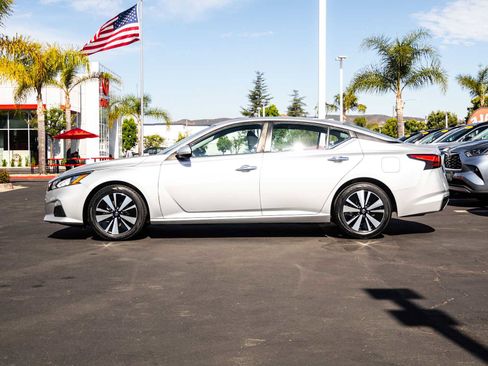 Used 2022 Nissan Altima 2.5 SV FWD image 4