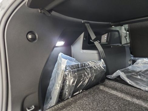 New 2026 Volkswagen Atlas Peak Edition AWD/4WD image 39