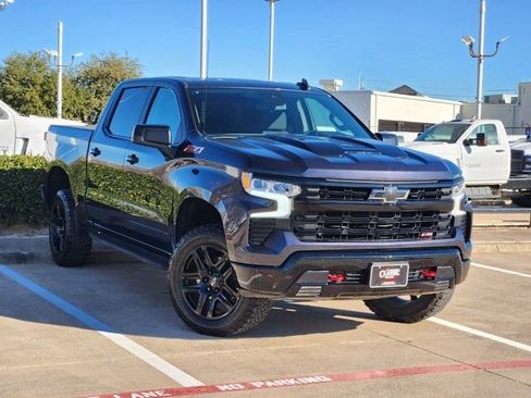 Used 2024 Chevrolet Silverado 1500 LT Trail Boss w/ Convenience Package II image 2