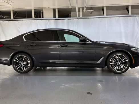 Used 2023 BMW 530e w/ Convenience Package image 7