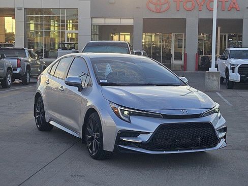 Used 2026 Toyota Corolla SE w/ SE Package FWD image 2