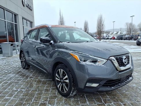 Used 2020 Nissan Kicks SR w/ SR Premium Package image 4