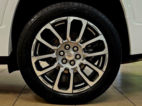 Used 2023 GMC Acadia Denali image 44