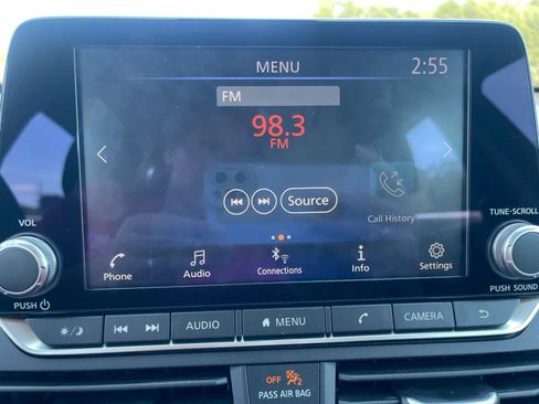 Used 2025 Nissan Altima 2.5 SV FWD image 10