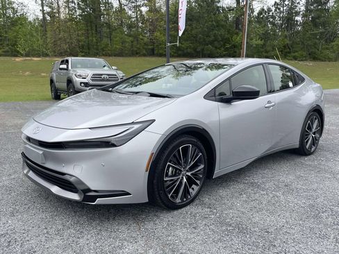 Used 2025 Toyota Prius XLE image 5