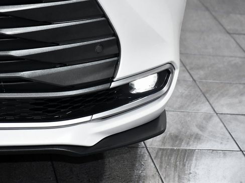 Used 2023 Toyota Sienna Limited image 80