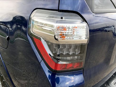 Used 2021 Toyota 4Runner SR5 image 27