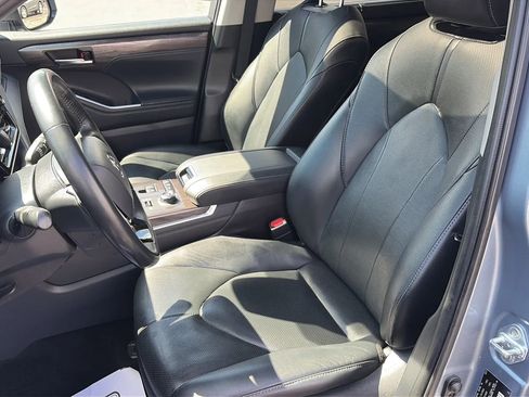 Used 2021 Toyota Highlander Limited image 9