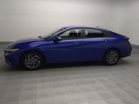 Used 2024 Hyundai Elantra SEL FWD image 2
