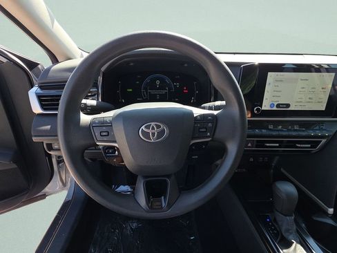 Used 2025 Toyota Camry LE image 15