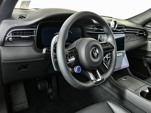 New 2025 Maserati Grecale GT image 10