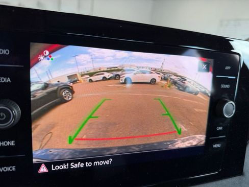 Used 2025 Volkswagen Jetta SE image 17