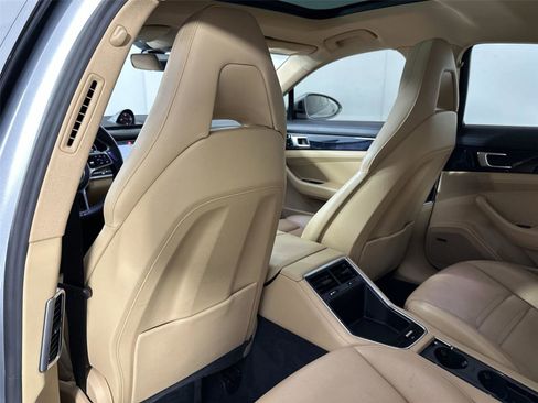 Used 2018 Porsche Panamera 4 image 24