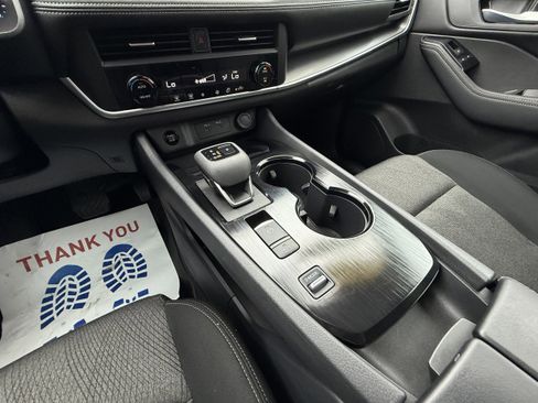 Used 2024 Nissan Rogue SV image 18