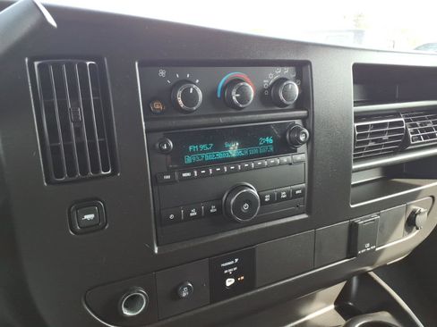 Used 2023 GMC Savana 2500 w/ Driver Convenience Package RWD image 9