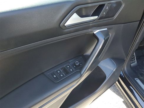 Used 2021 Volkswagen Tiguan SE R-Line image 18